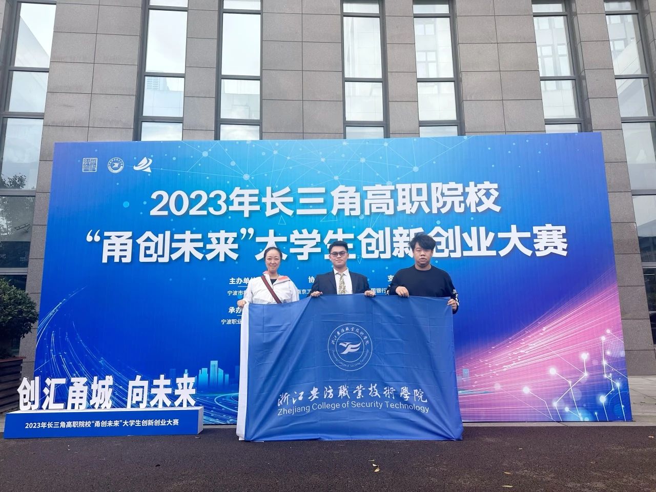 f0e3755e4221ddc7906d929cac88c85b.jpg